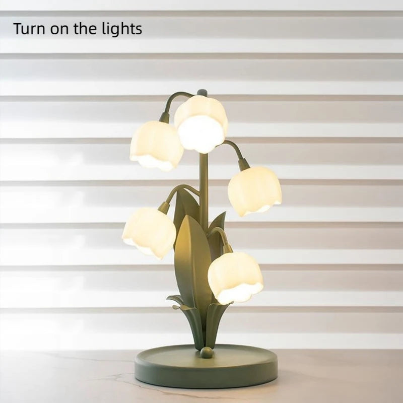 Vintage Floral Table Lamp